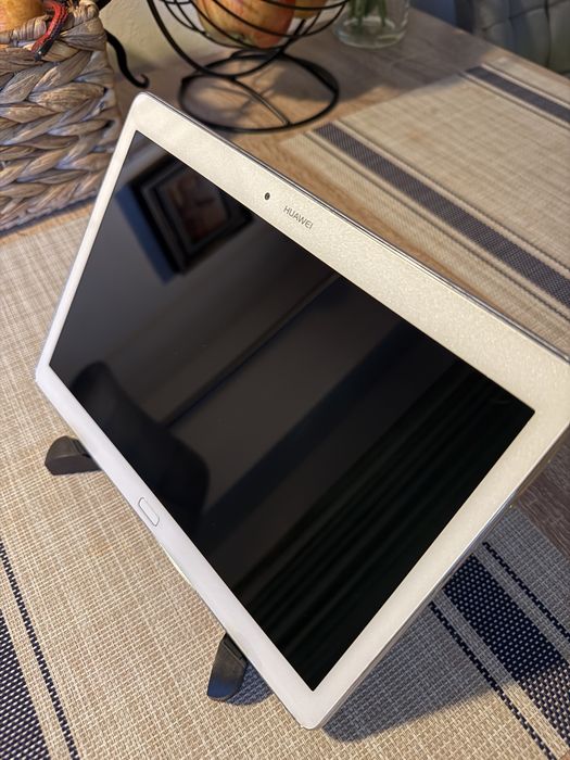 Vând tabletă Huawei MediaPad M2 10.0, model M2-A01L, varianta 4G/LTE.