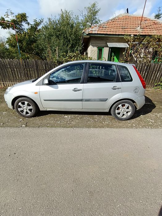 Vând Ford fiesta an 2007