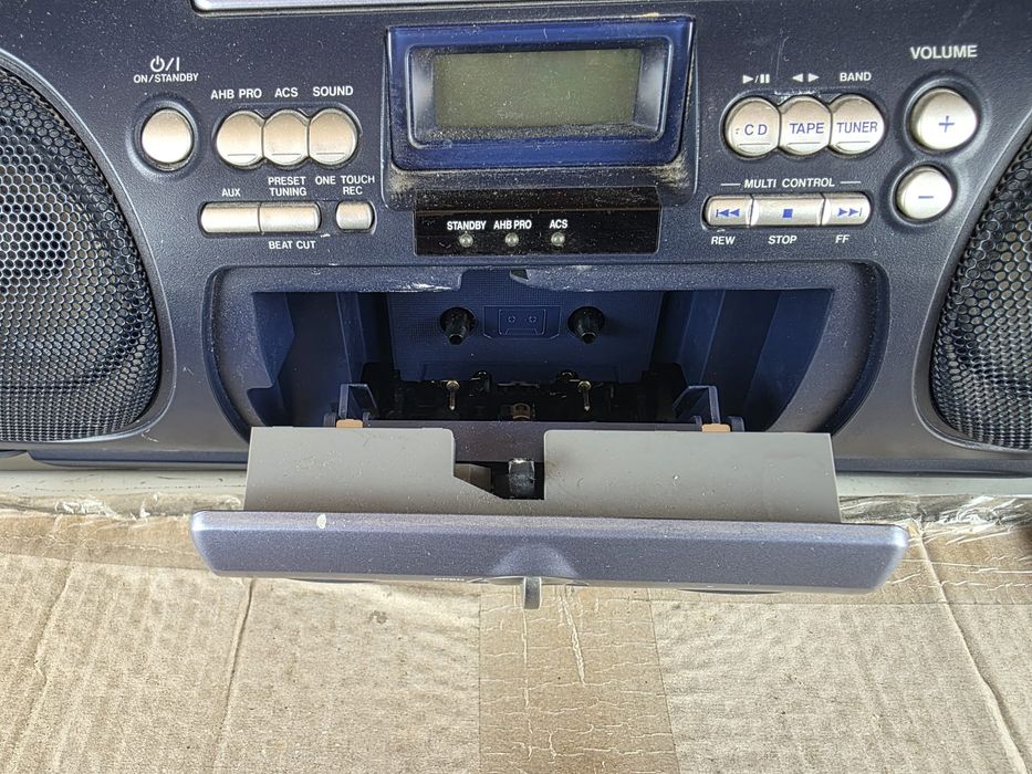 Vand radiocasetofon portabil cu cd  JVC