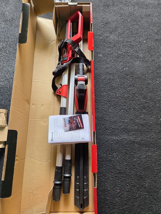 Trimmer telescopic pe acumulator