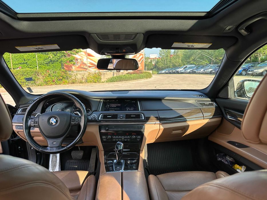 BMW 750i xDrive с M пакет, 4. 4 V8 TwinTurbo, 450 к.