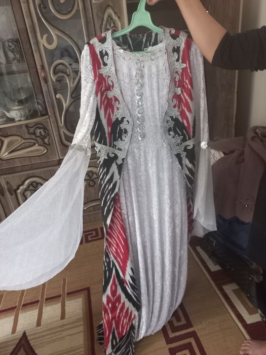 vecherniy ko'ylaklar sotiladi