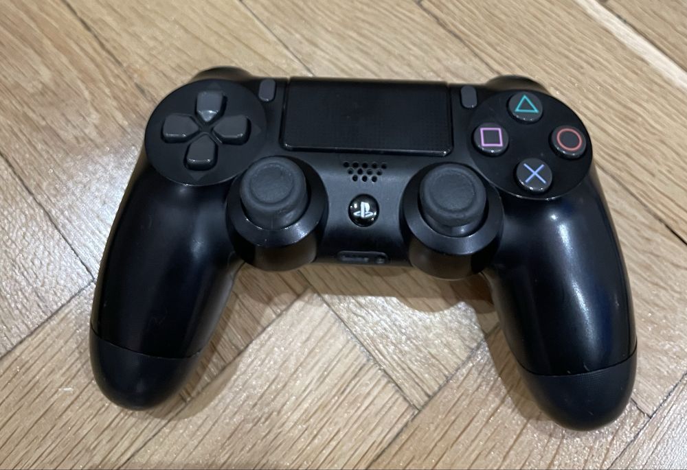 Playstation 4 PRO/PS4 PRO - 1TВ с два джойстика