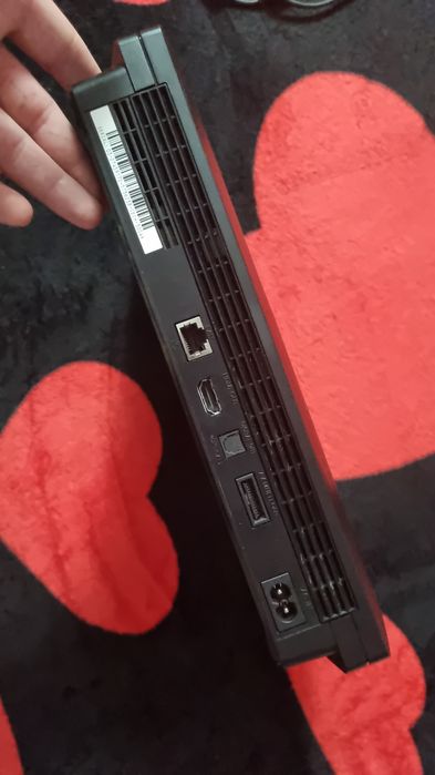 vând PS3 slim 256 și după controllere