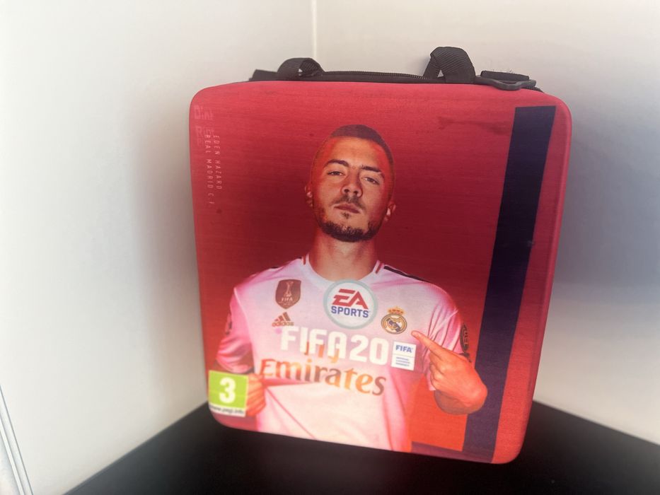 Sony PlayStation 4 Pro 1TB + 2 геймпада + Игры