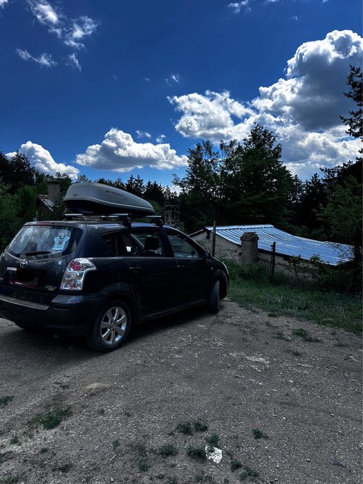 Тойоти Корола Версо 1,8 129 к.с. бензин. Тъмно сив