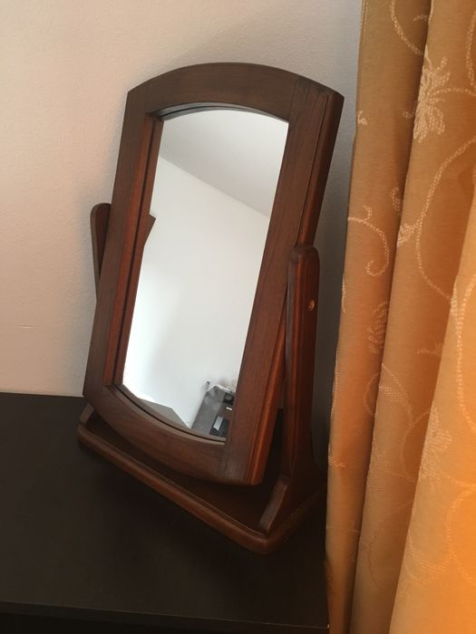 Oglinda din lemn masiv