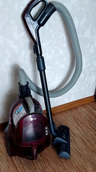 Продам пылесос LG