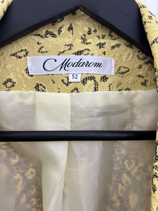 Vand costum pentru femei