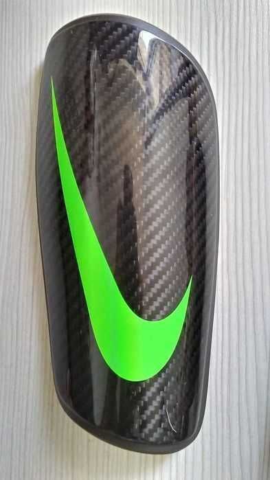 Aparatori fotbal profesionale Nike mercurial guard lock
