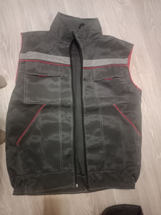 Продам спец одежду.