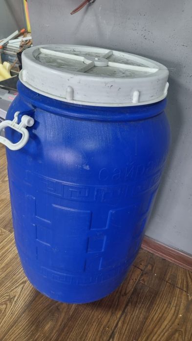 Продам бочку пластиковую