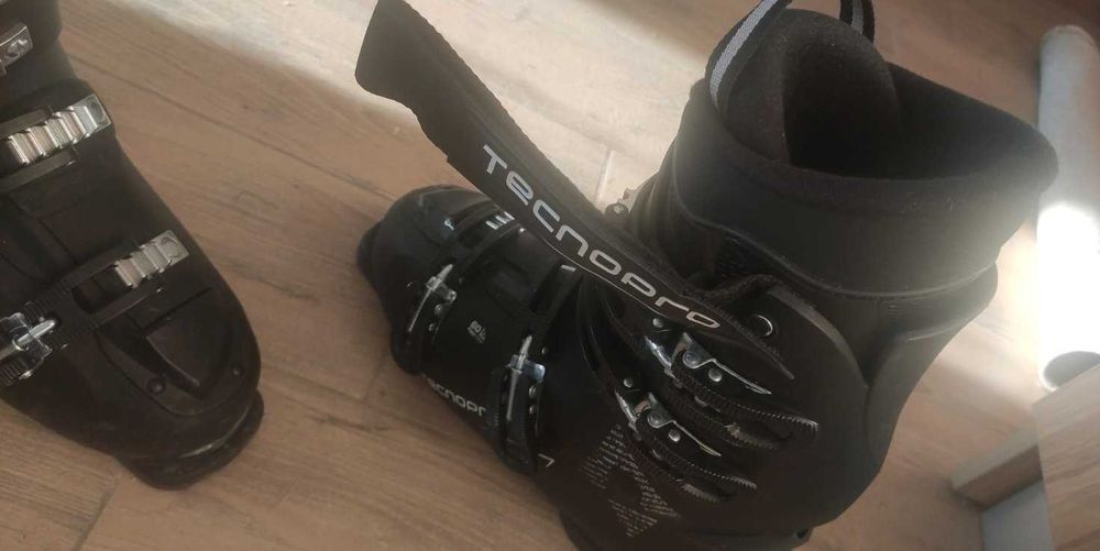 Комплект ски, ски обувки, автомати и щеки