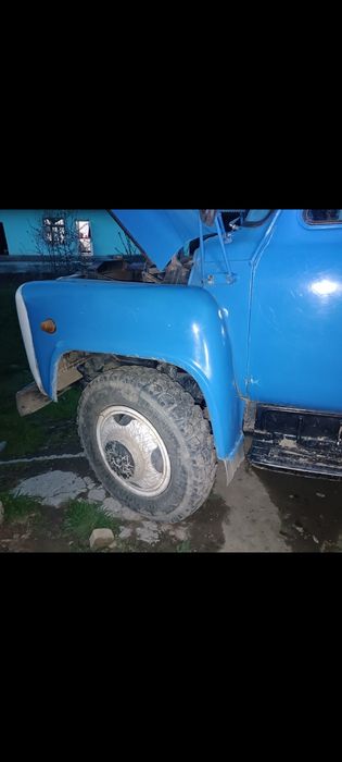 Gaz 53 sotiladi. Holati yaxshi. 1990 yil