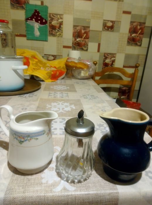 Чашки  миски нержавейки.