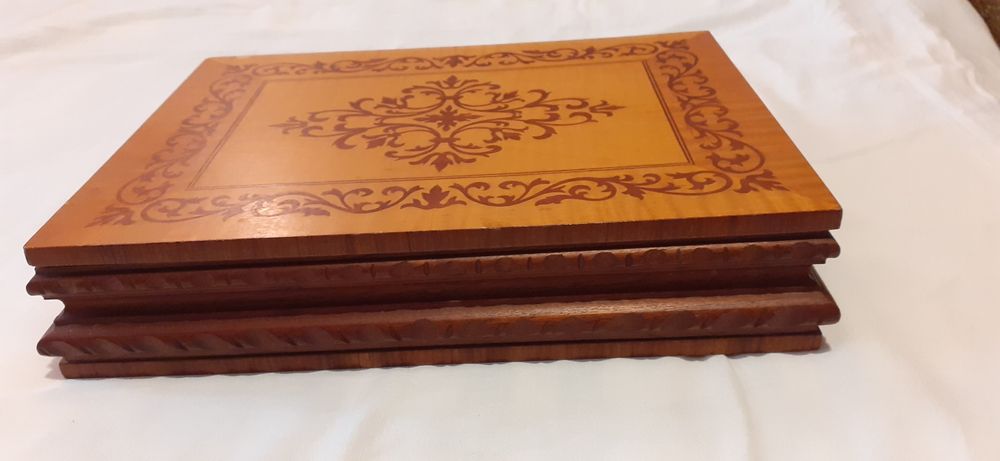 Castă veche din lemn