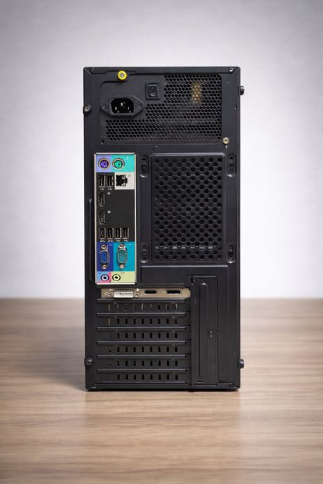 Геймърски компютър Xeon E3-1230 v2 / RX 560 4GB / 16GB RAM / SSD