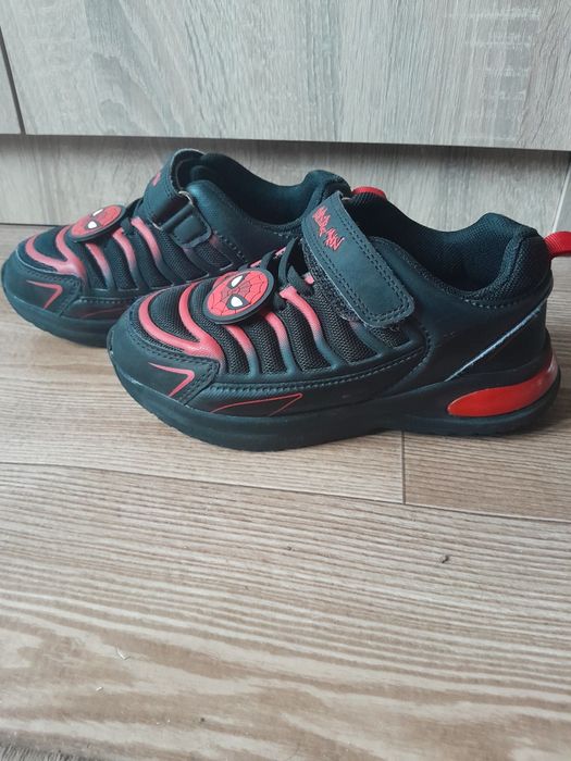 Детски светещи маратонки