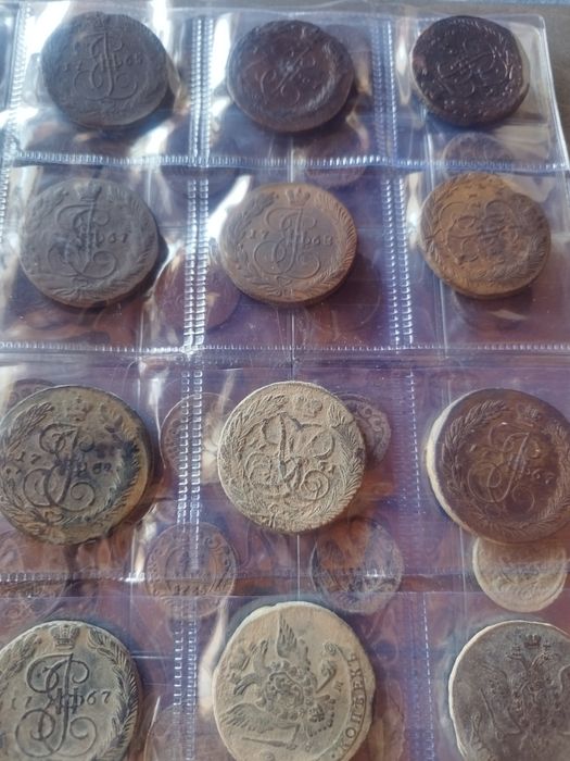 Продам альбом царских монет.