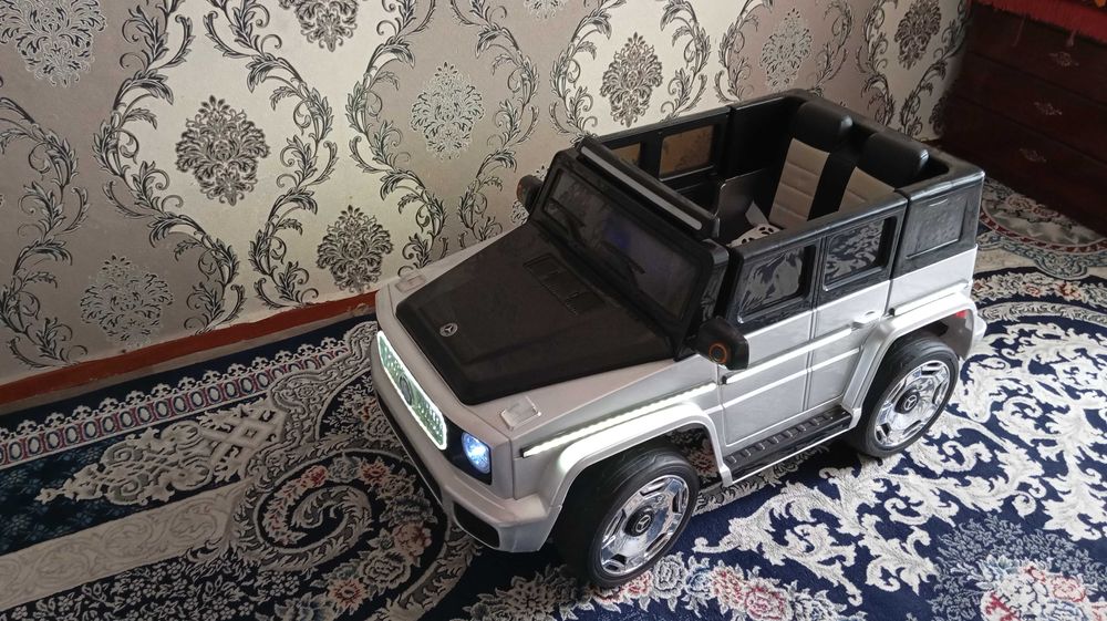 Bolalar mashinasi sotiladi.