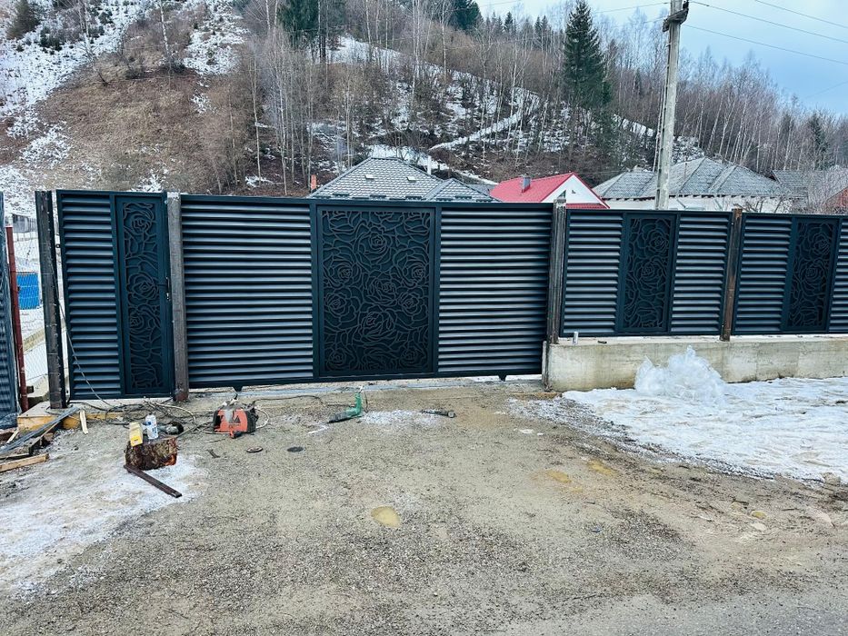 Porți din tablă decupată, jaluzea executăm după modelul clientului dorit
