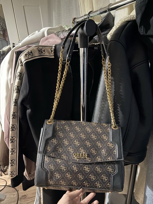Чанта Guess.