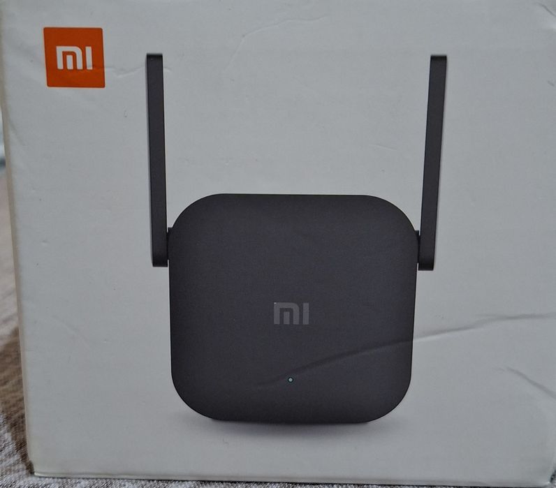 Усилитель Wi-Fi сигнала Xiaomi Mi Wi-Fi Range Extender Pro.
