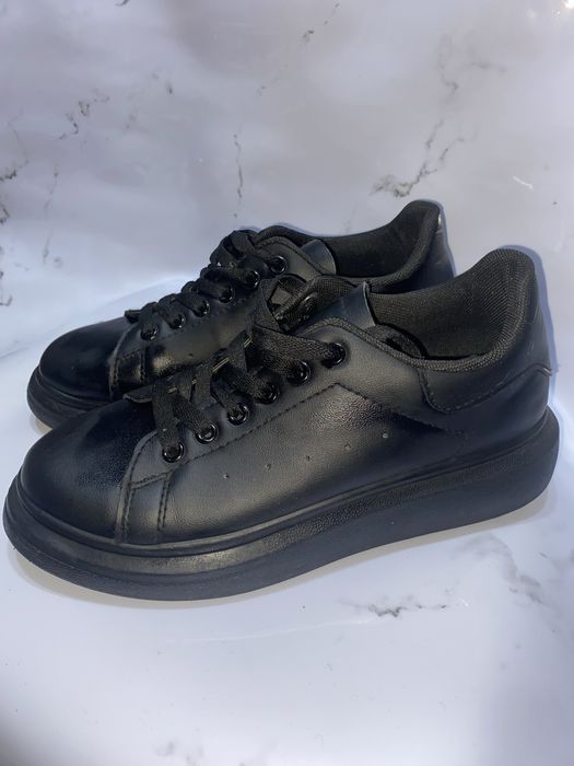 женские кроссовки