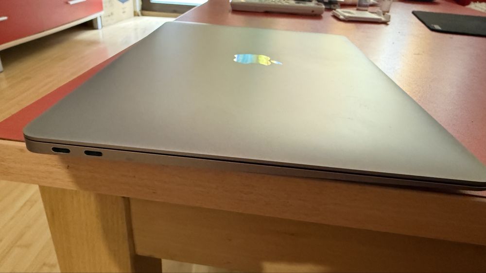 Macbook m1 (2020) 8/256gb