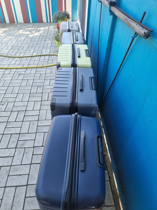 Продам дорожный чемодан.