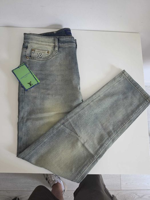 Blugi Louis Vuitton – Mărimea 34 (Noi cu etichetă)