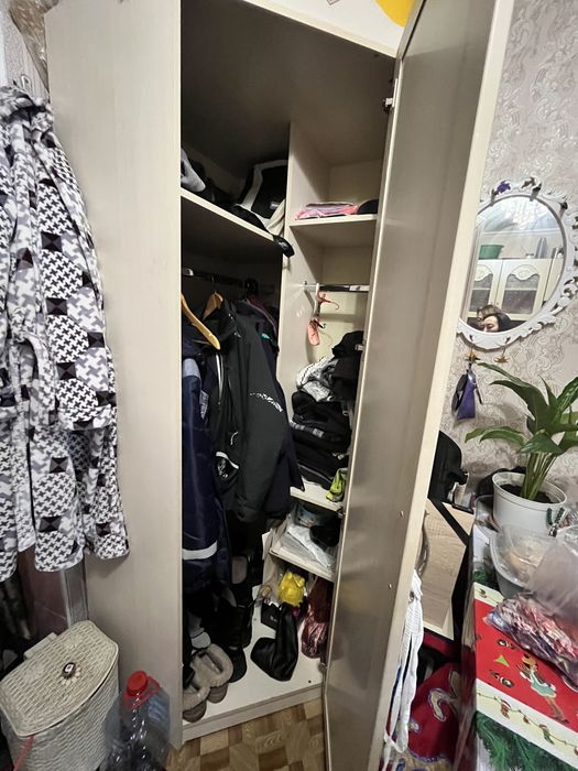 Продам угловой шкаф