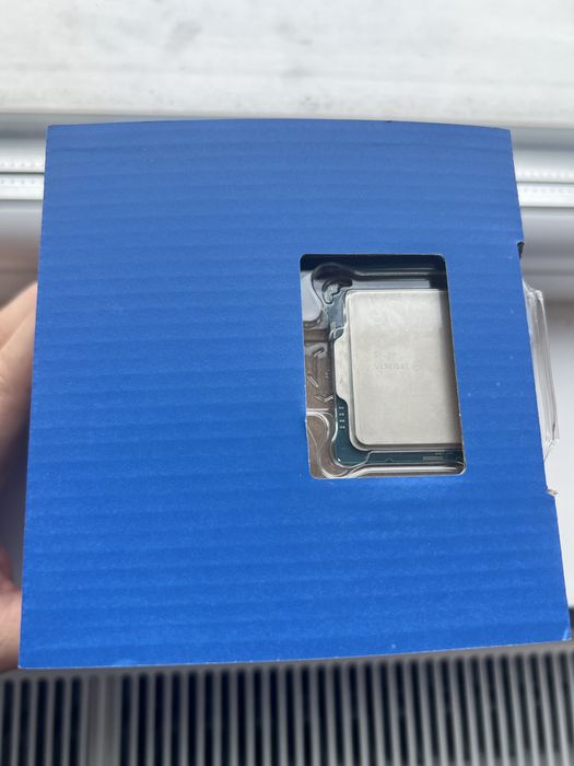 Procesor intel i7 12700 KF in cutie cooler inclus