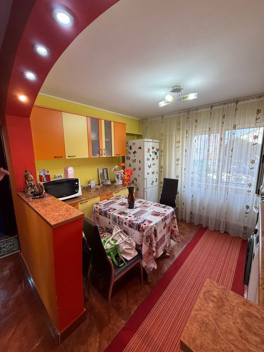 Apartament 2 camere decomandat Et. 1 - Lucian Blaga Bl. A42/1