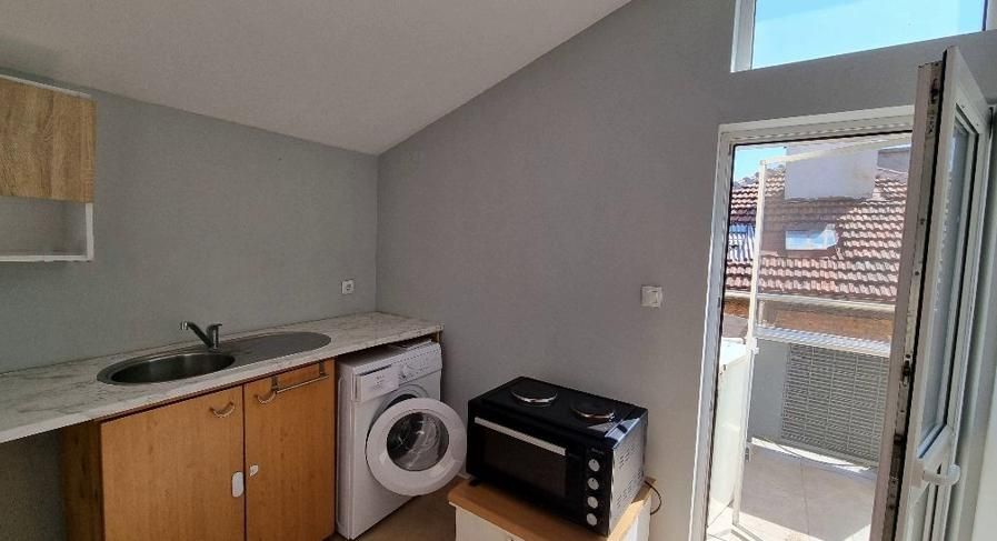 Дава се под наем Едностаен апартамент в Пловдив, Център - 30 кв.м за 300 € - Снимка #2