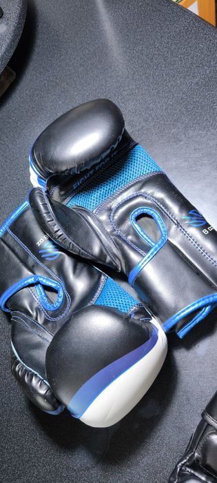 Боксерские перчатки
