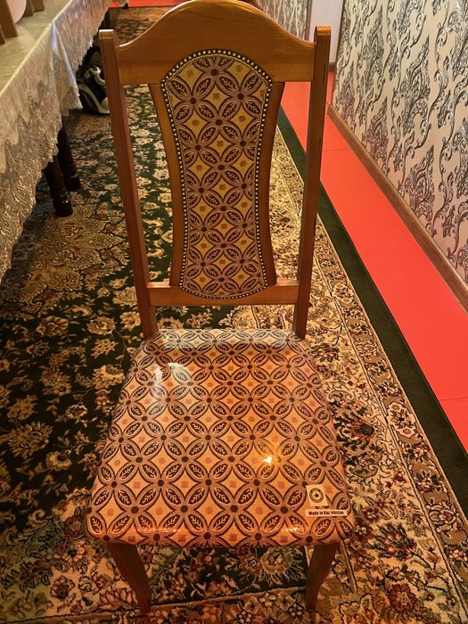 Б/у стол және орындығымен