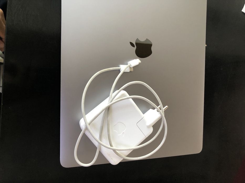 Macbook pro  i7 16 dyum