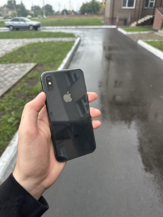 Продам iPhone x на 64 гб