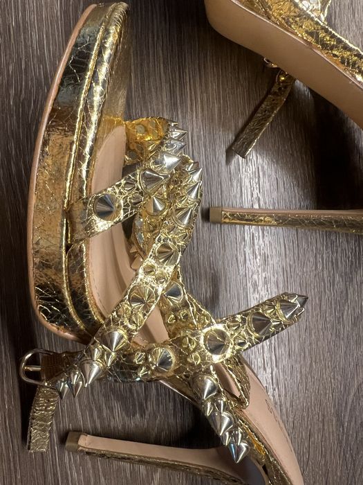 “Guess” отигинални сандали