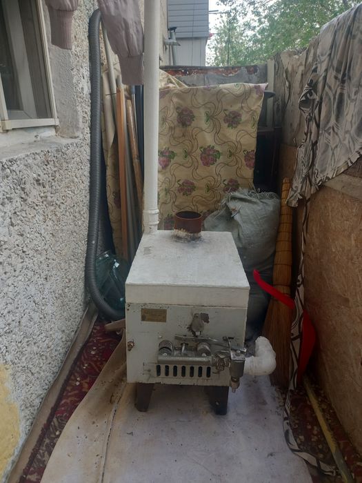 Продам газовую напольную печь.