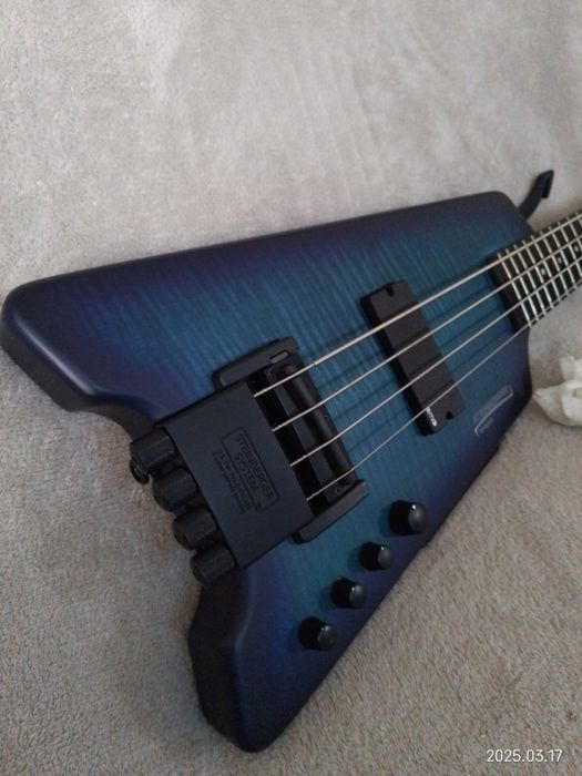 Chitară Bass și stație Roland micro cube RX.
