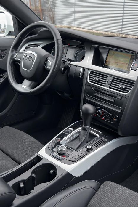 Vand Audi A4 B8 2010 automata 2.0TDI SLine inmatriculata RO LED urgent