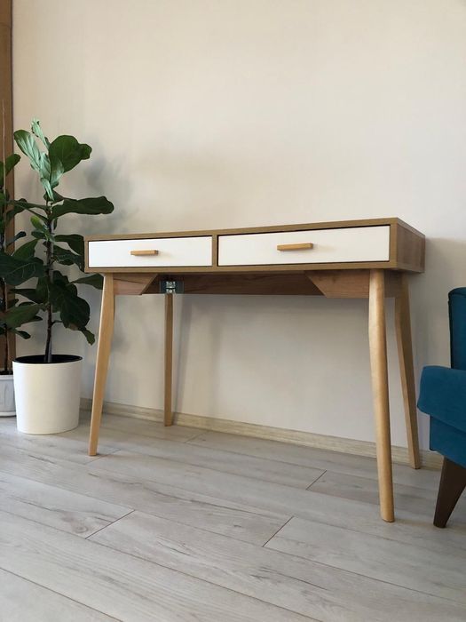 Стол письменный с выдвижными ящиками