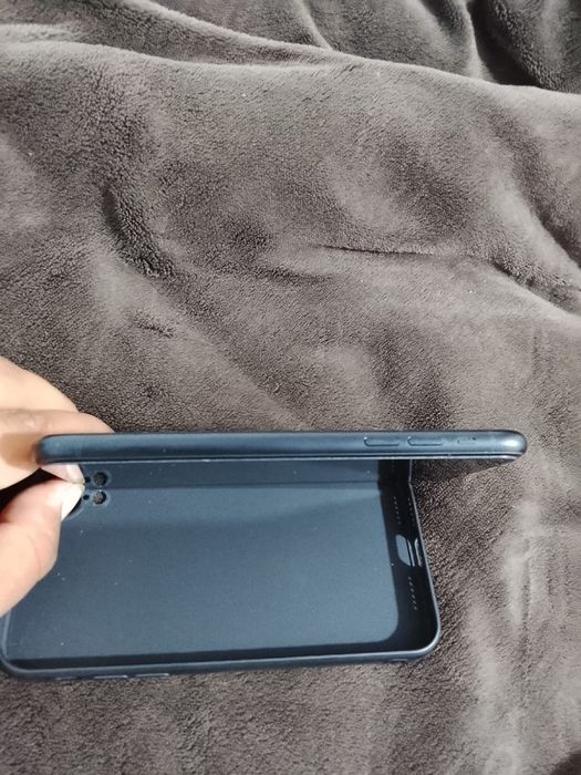 Vand sau schimb iphone xr de 64 gb si 82% capacitatea pret 550 lei