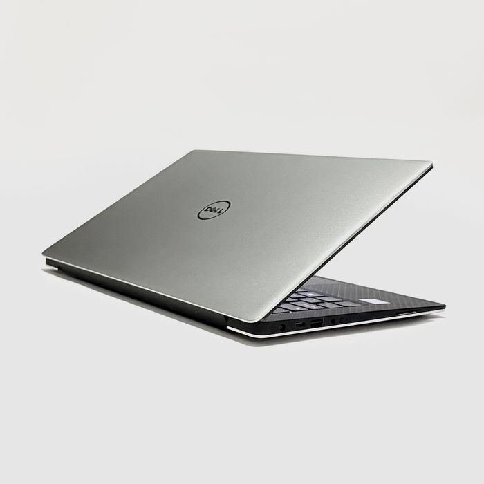 Лаптоп DELL XPS 9360