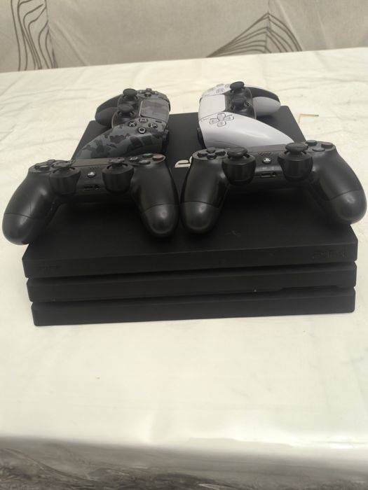 Playstation 4 PRO + games