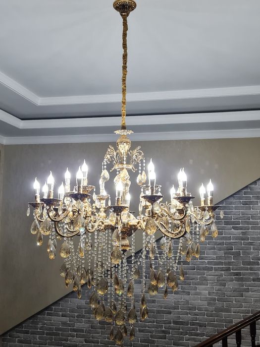 Продаётся 24 рожковая хрустальная люстра в классическом стиле.