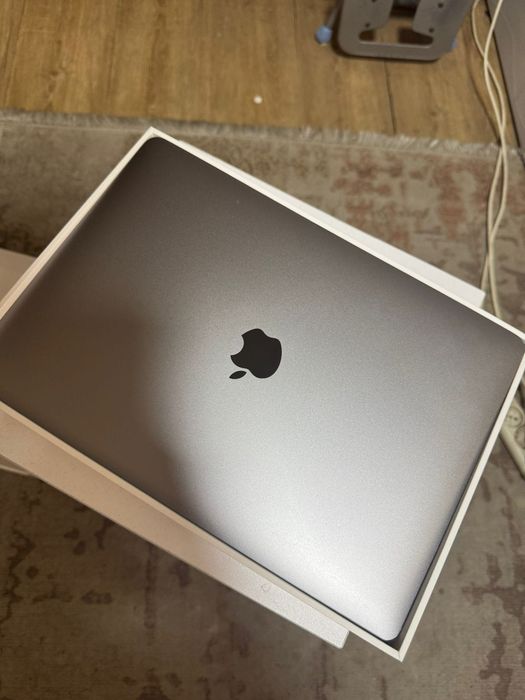 Продам свой MacBook air 2019 года