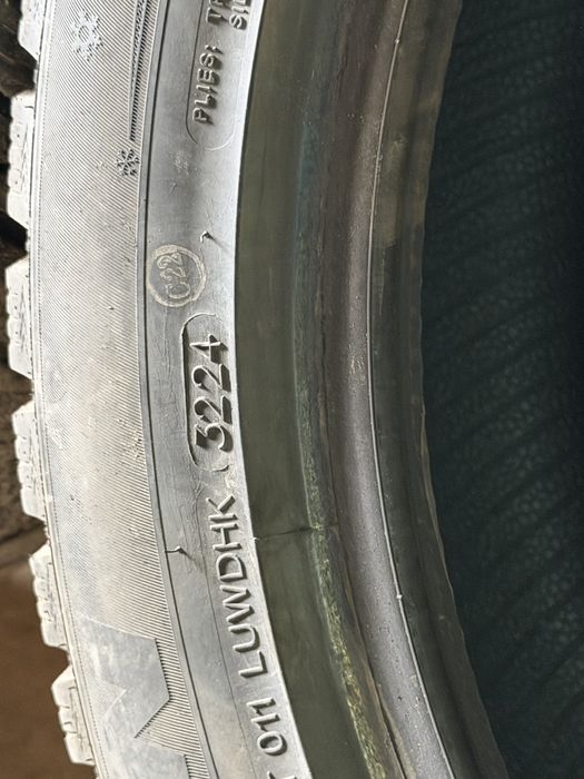 Продам резину зима шип 215/55R17